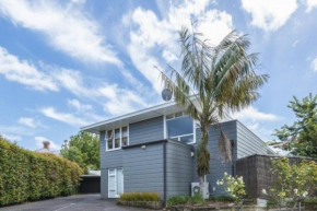 Lovely 2 Bedroom Apartment in Quiet Parnell